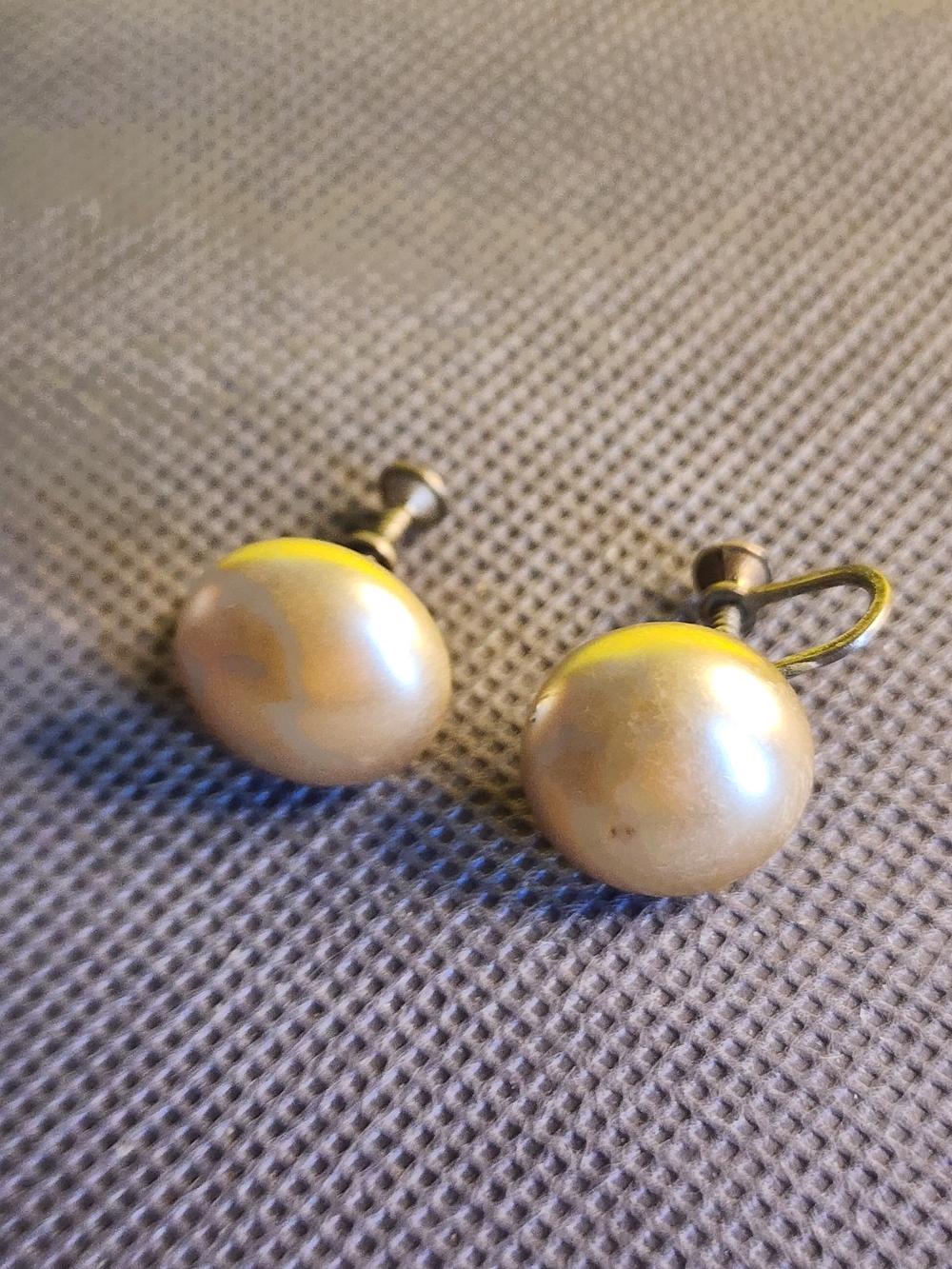 Vintage Pearl Screw-on Earrings - Sterling Silver Pearlescent Finish
